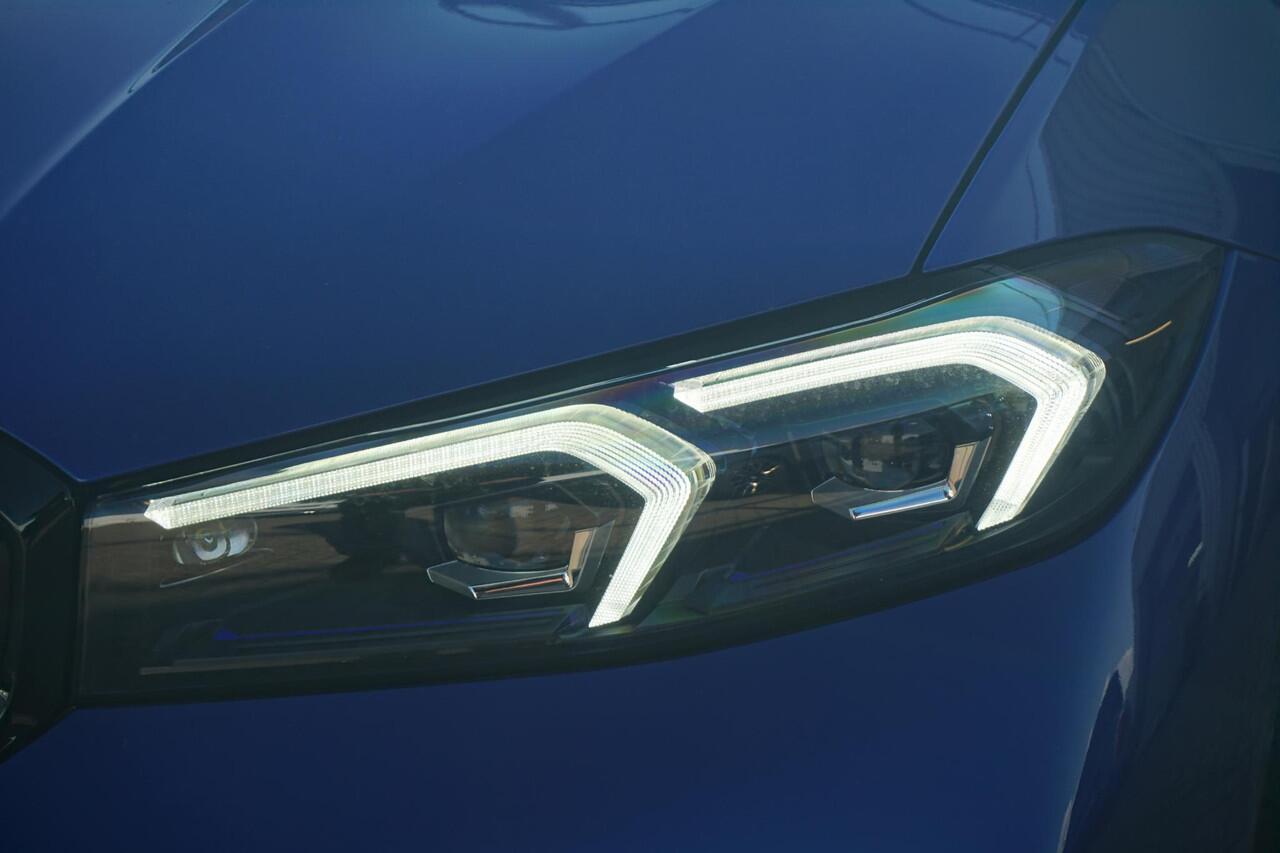 BMW 3-SERIE Touring 330e xDrive M Sport Pro | Trekhaak / Panoramadak / Elektrische Stoelen met Geheugen / Harman Kardon / Driving Assistant Professional