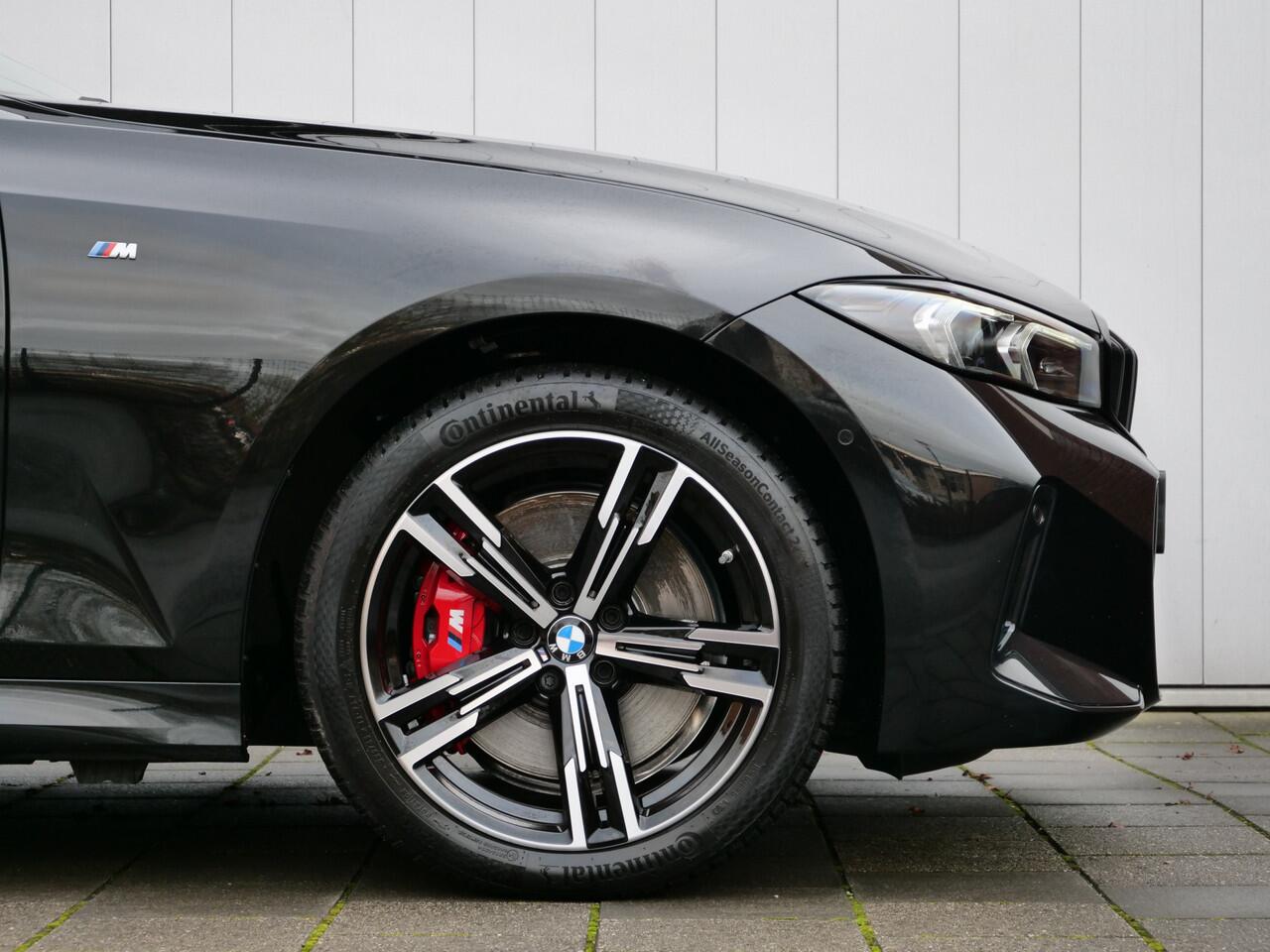 BMW 3-SERIE Touring 330e 292 Pk Automaat M Sportpakket Pro Schuifdak / Apple Carplay / Head-Up / Keyless