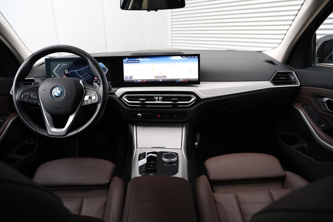 BMW 3-SERIE Touring 320e Executive Sport NAP|Sportst|Leder|Carplay|Curved|LCI