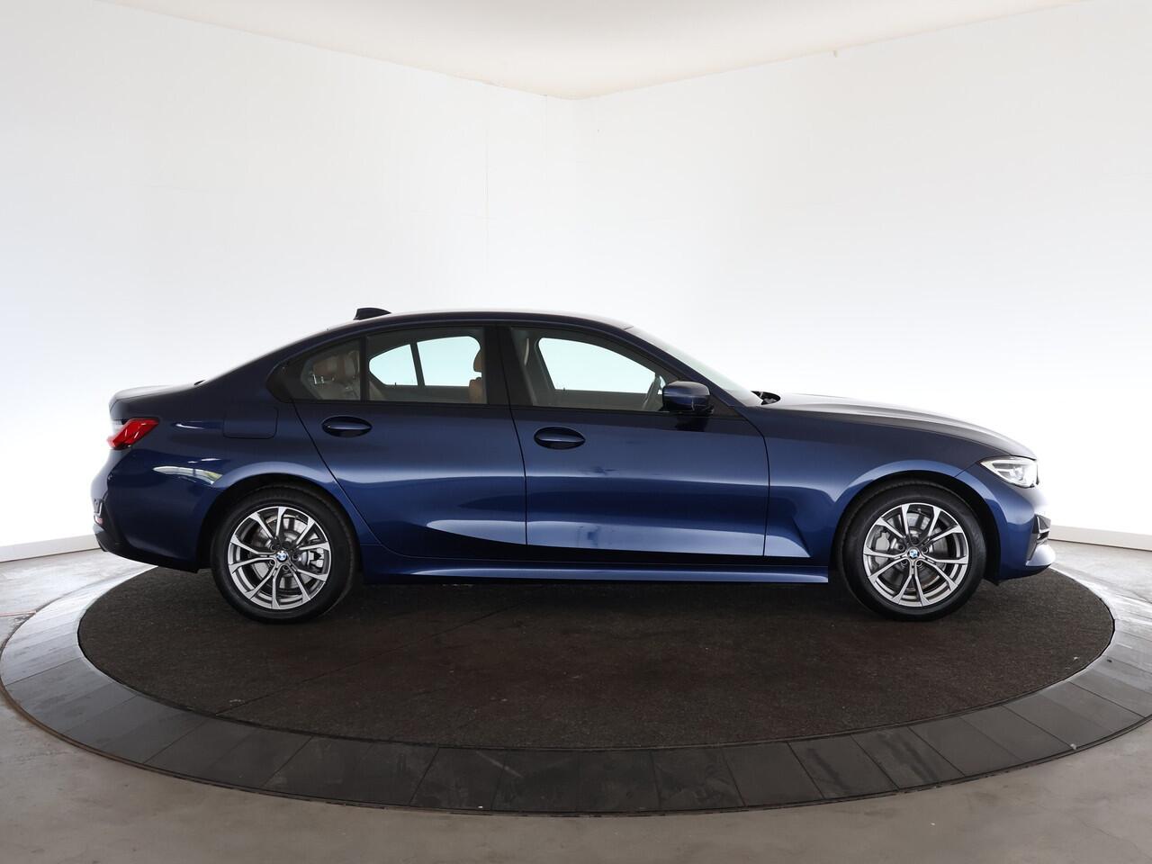 BMW 3-SERIE 330e eDrive Edition | Navi | Carplay | Leer | Cruise | PDC V+A | *