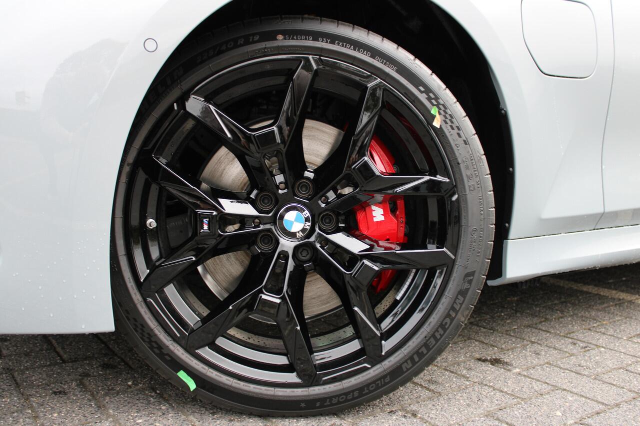 BMW 3-SERIE 330e High Executive M Sport Automaat / Schuif-kanteldak / Sportstoelen / Adaptieve LED / Parking Assistant Plus / Live Cockpit Professional / Stoelverwarming / Comfort Access