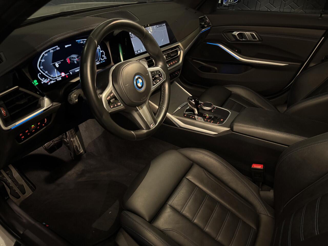 BMW 3-SERIE Touring 330e High Exe | M-performance | Pano | Trekhaak
