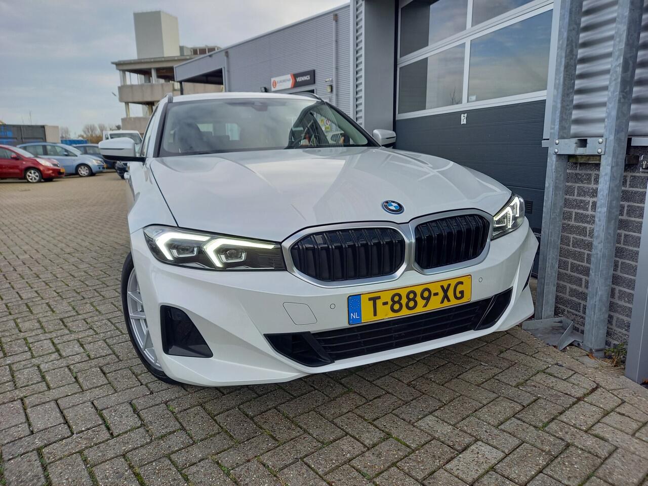 BMW 3-SERIE Touring 320e PHEV - WIDESCREEN - LEER - CAMERA - 1 EIGENAAR - NL AUTO - PLUG-IN -
