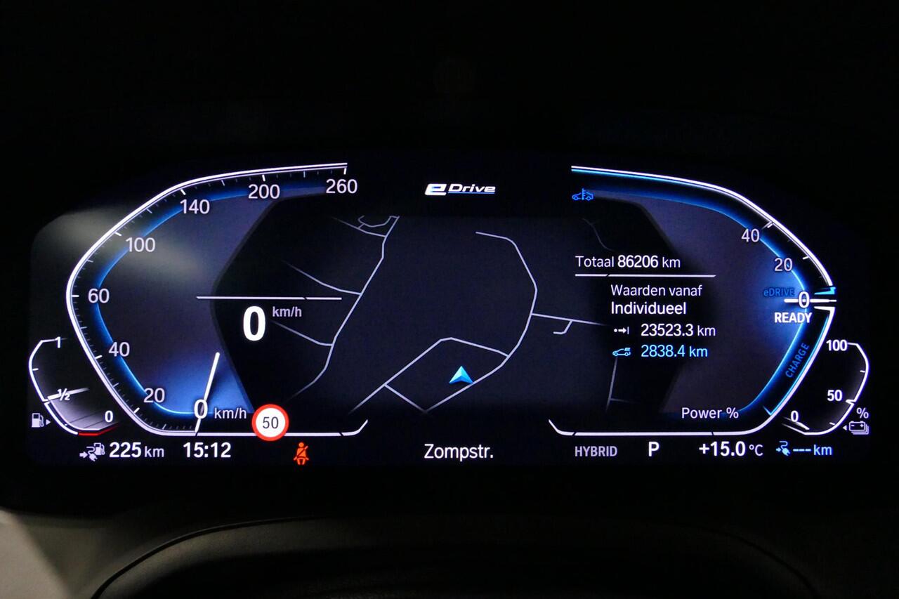 BMW 3-SERIE Touring 330e xDrive M Sport / M340i Diffuser / Black Diamond M Grill / M340i M Sport bumper pakket / Schuif-/kanteldak / Elektr. verstelbare voorstoelen (links met memory) / Stoelverwarming / Apple Carplay - Android Auto / Achteruitrijcamera / Trekhaak (z