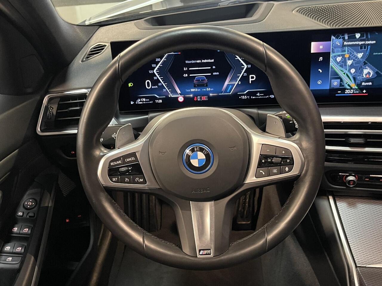 BMW 3-SERIE Touring 330e xDrive M Sport 18"/Panoramadak/Trekhaak/Dodehoek/Keyless/Head-up/Laser LED/Camera/HiFi/Stoelverwarming