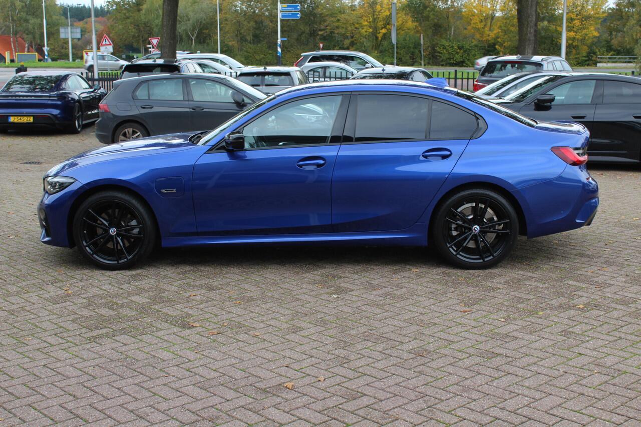 BMW 3-SERIE 320e Business Ed. M Sport / Camera / Leder / Harman Kardon / 19'' / CarPlay / DAB / Cruise Control