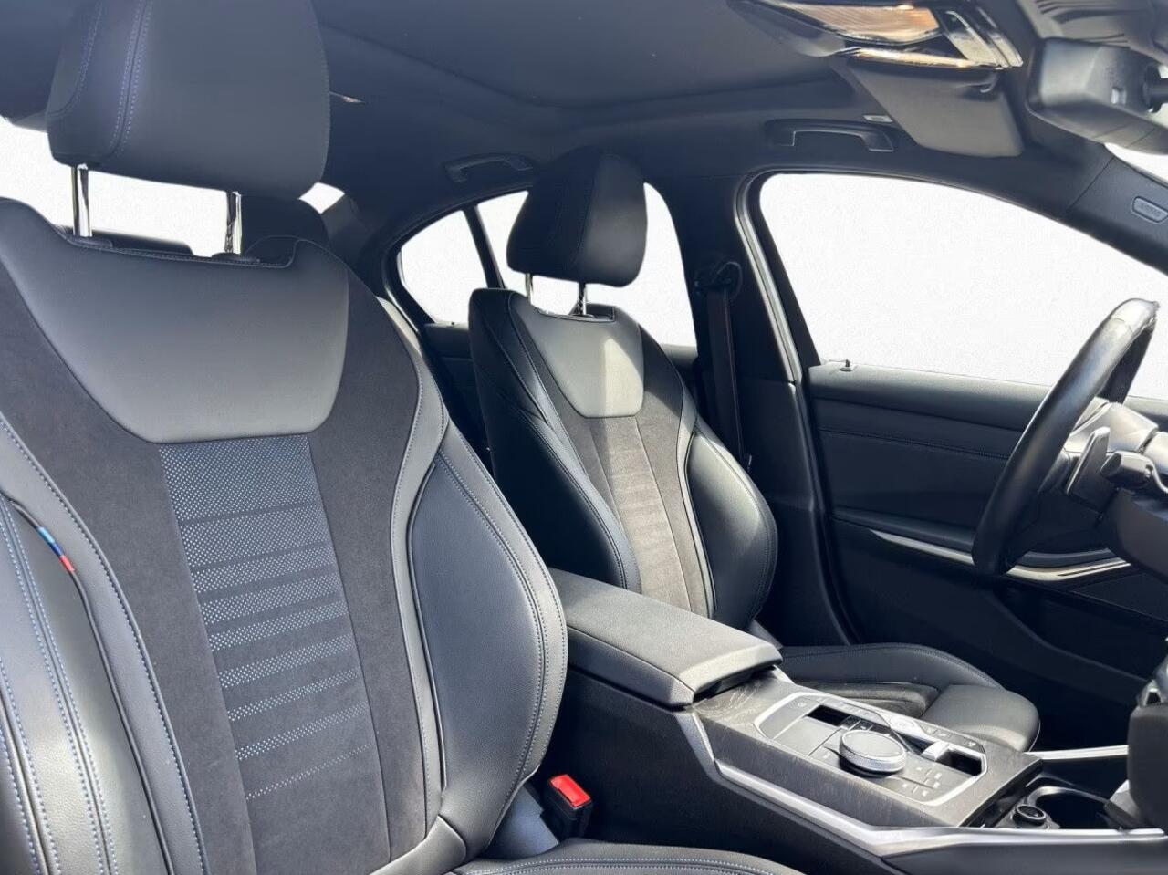 BMW 3-SERIE 330iA M-SPORT Pro ** LED, LC Prof, SCHUIF/KANTEL, ACC, 19-inch LMV, HuD, H&K Sound ** ¤ 22.500,= onder NP - 1e EIG - UNFALLFREI ** ** INFORMEER OOK NAAR ONZE AANTREKKELIJKE FINANCIAL-LEASE TARIEVEN **