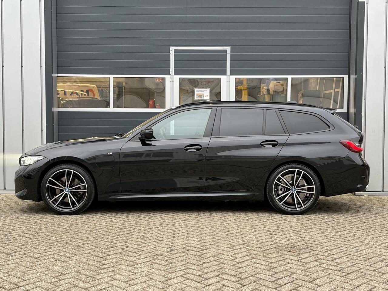 BMW 3-SERIE Touring 320e | M pakket | Pano | H&K | Head Up | LED |