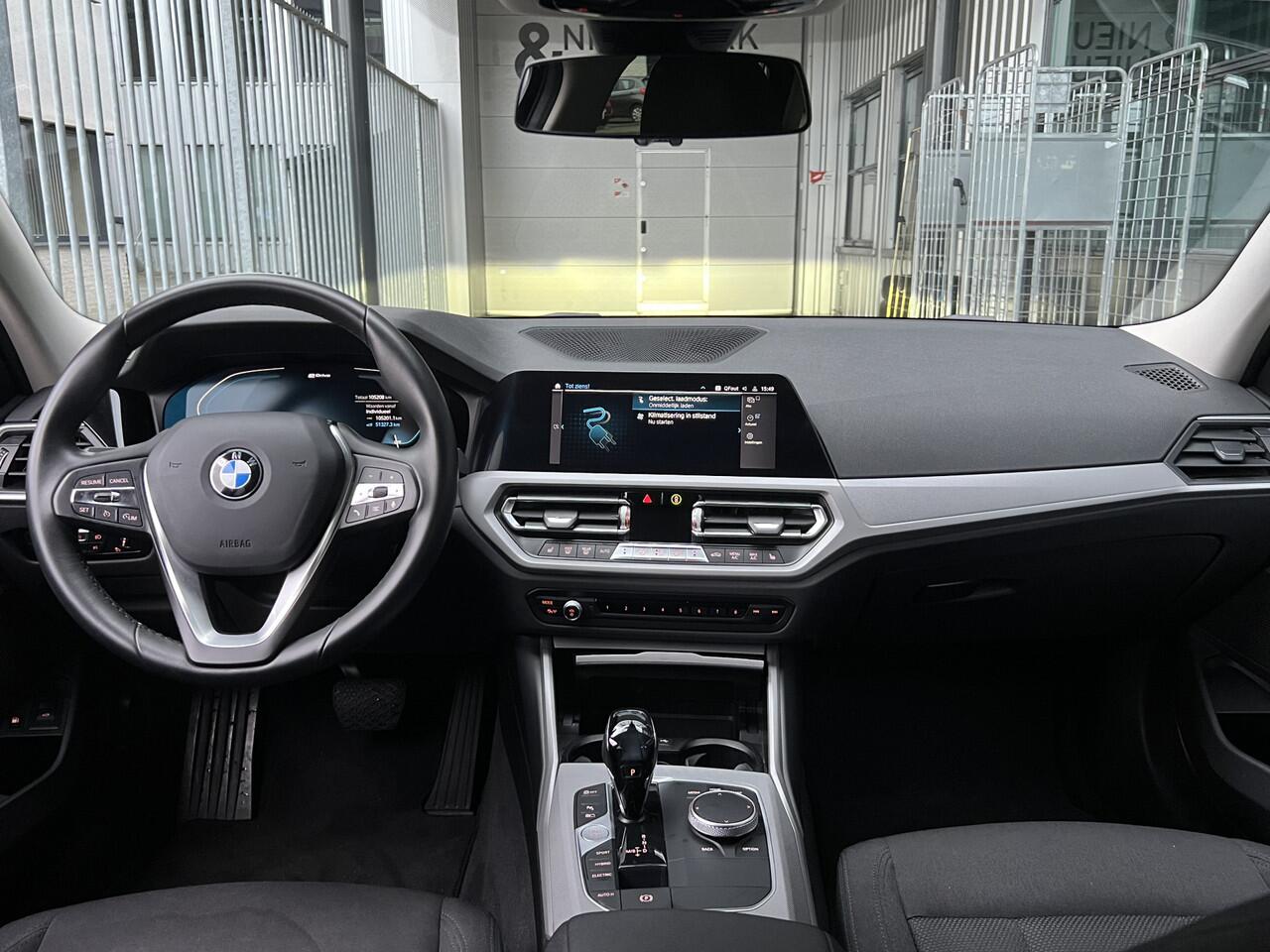 BMW 3-SERIE Touring Hybride 330e | AUTOMAAT | CARPLAY/ANDROID | CAMERA | NAVI | CRUISE CONTROL | CLIMATE CONTROL | PDC V+A | LMV | STOELVERWARMING | ELEKTR. ACHTERKLEP | LICHT+REGEN SENSOR | LED | BLUETOOTH