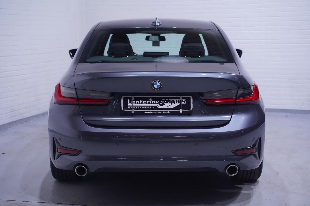 BMW 3-SERIE 320i Sport Line Led koplampen Apple Carplay Leder Memory Stoelverwarming 1e Eigenaar NAP