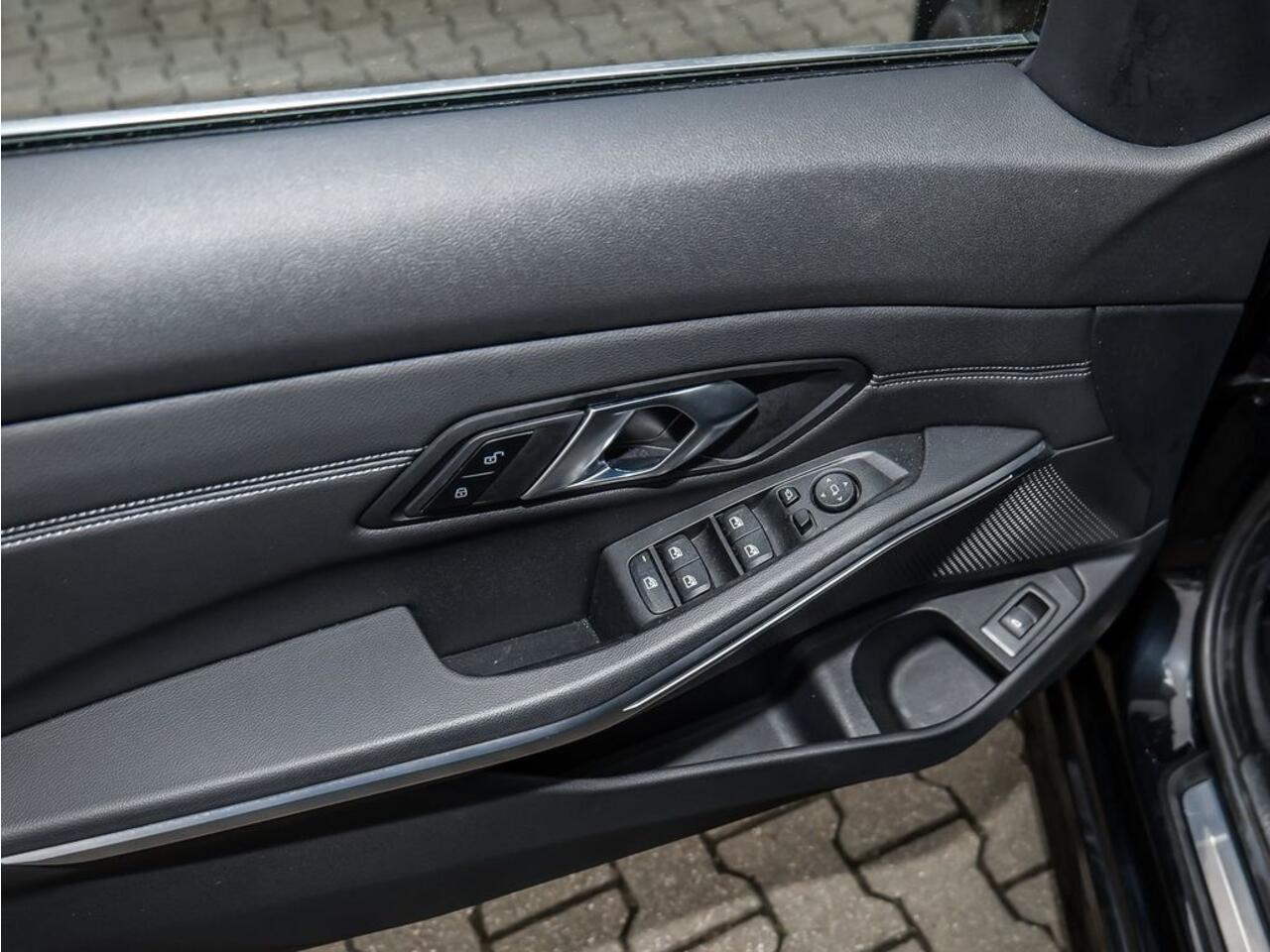 BMW 3-SERIE Touring 320d 190 PK ACC Trekhaak Sportstoelen LED Camera