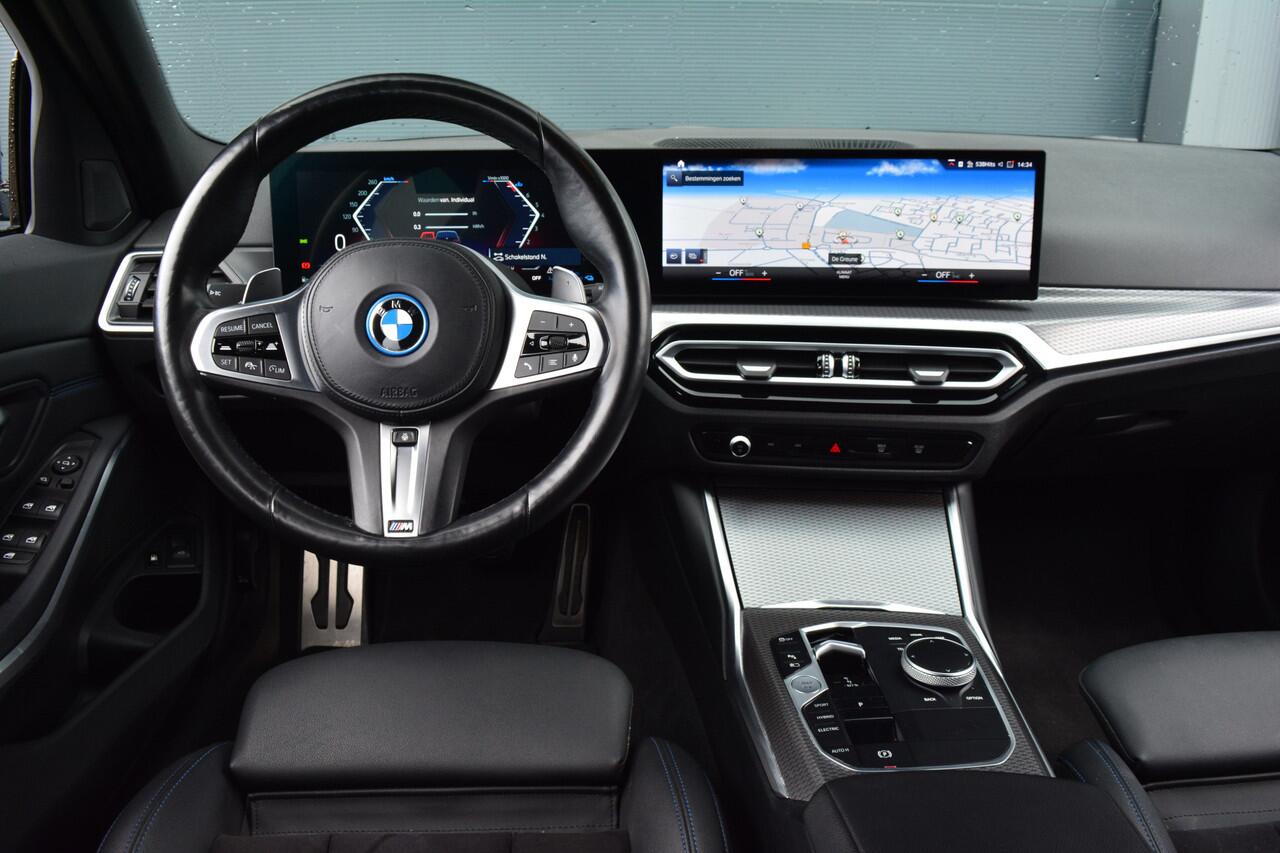 BMW 3-SERIE Touring 330e M Pakket | Led | ACC | Camera |