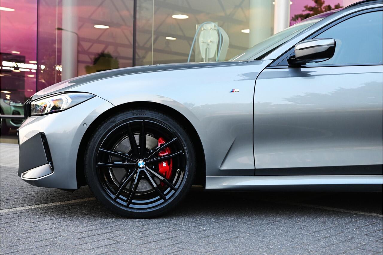 BMW 3-SERIE Touring 330i M Sport Automaat / Panoramadak / Sportstoelen / Adaptieve LED / Achteruitrijcamera / M Sportonderstel / Parking Assistant / Live Cockpit Professional