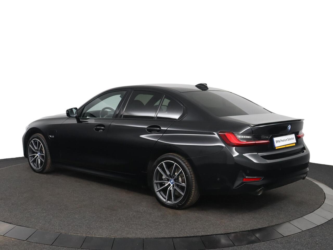 BMW 3-SERIE 320e Business Edition Plus | M Sportstuur | M Shadow Line | M Hemelbekleding Anthrazit | Stoelverwarming | Camera | HiFi Systeem | Leder