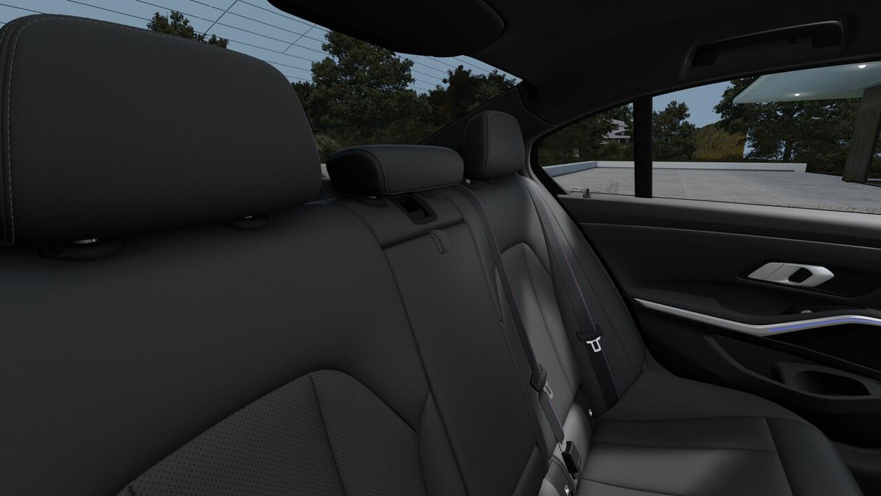 BMW 3-SERIE 330e High Executive M Sport Automaat / Sportstoelen / Adaptieve LED / Comfort Access / Parking Assistant Plus / Stoelverwarming / Stuurverwarming