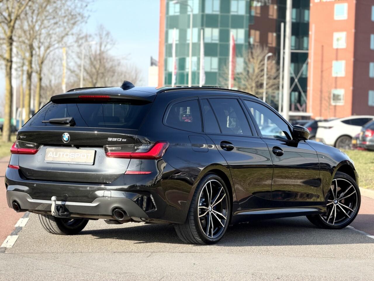 BMW 3-SERIE Touring 330e xDrive M-Sport Pano Laser Memory HUD