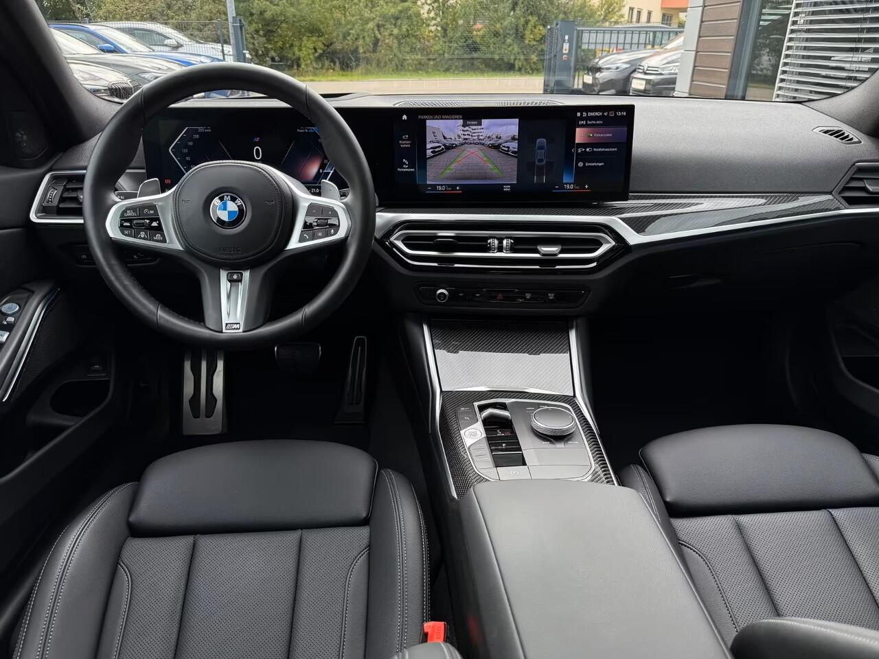BMW 3-SERIE 320d xDrive M-SPORT ** LASER, NAVI+, LEDER, HuD, ACC, SCHUIF/KANTEL, 19-inch LMV, H&K ** 1e EIG - UNFALLFREI - BMW GAR ** ** INFORMEER OOK NAAR ONZE AANTREKKELIJKE FINANCIAL-LEASE TARIEVEN **