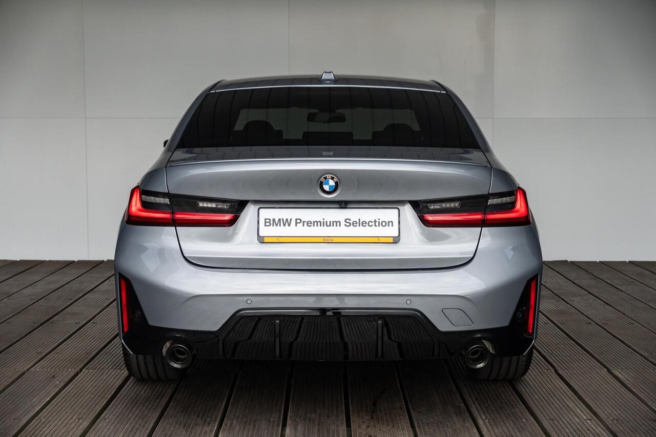 BMW 3-SERIE Sedan 320i M Sportpakket / HiFi systeem / Draadloos oplaadstation / Active Cruise Controle /