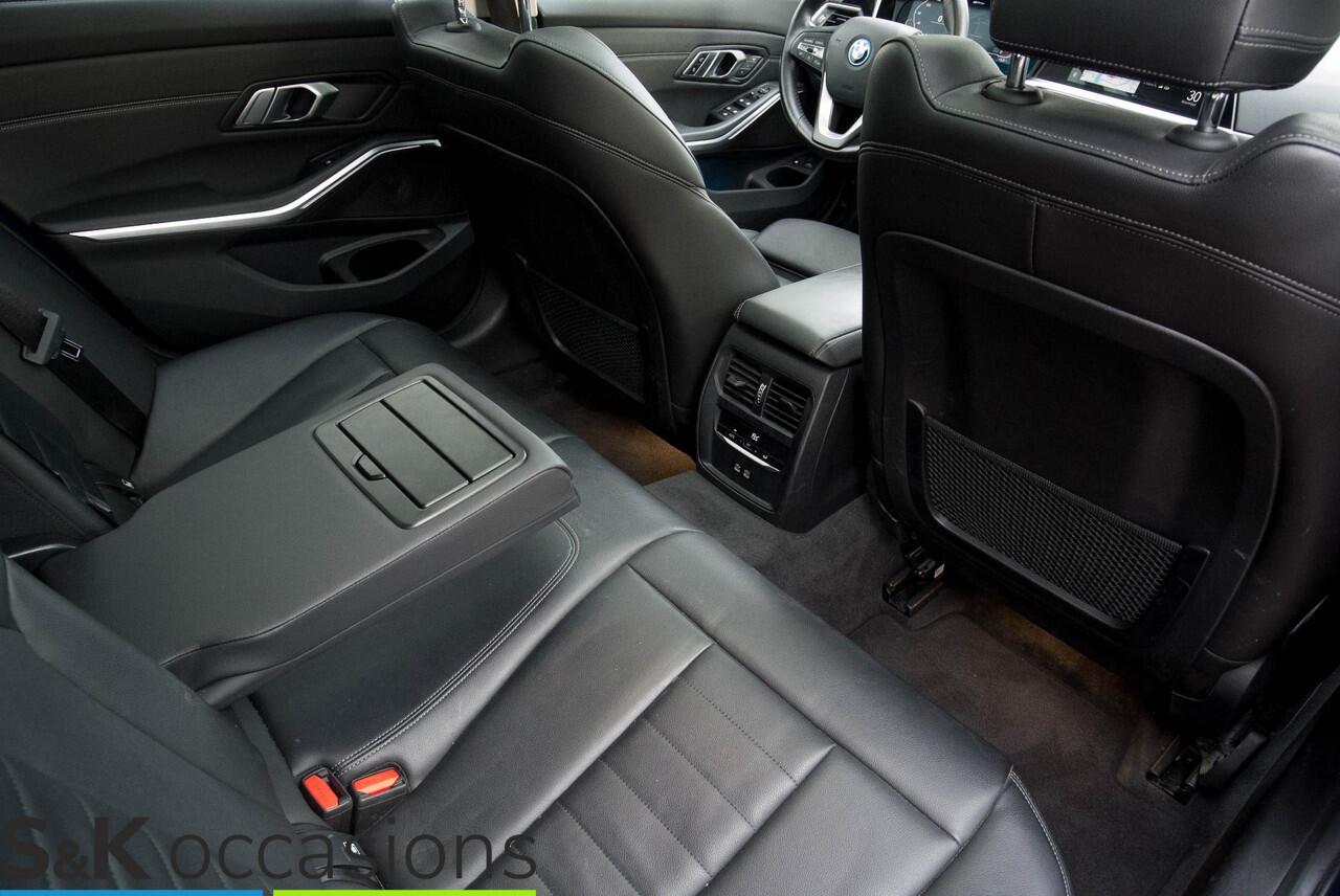 BMW 3-SERIE Touring 330e xDrive Pano Led Leder Business Edition Plus