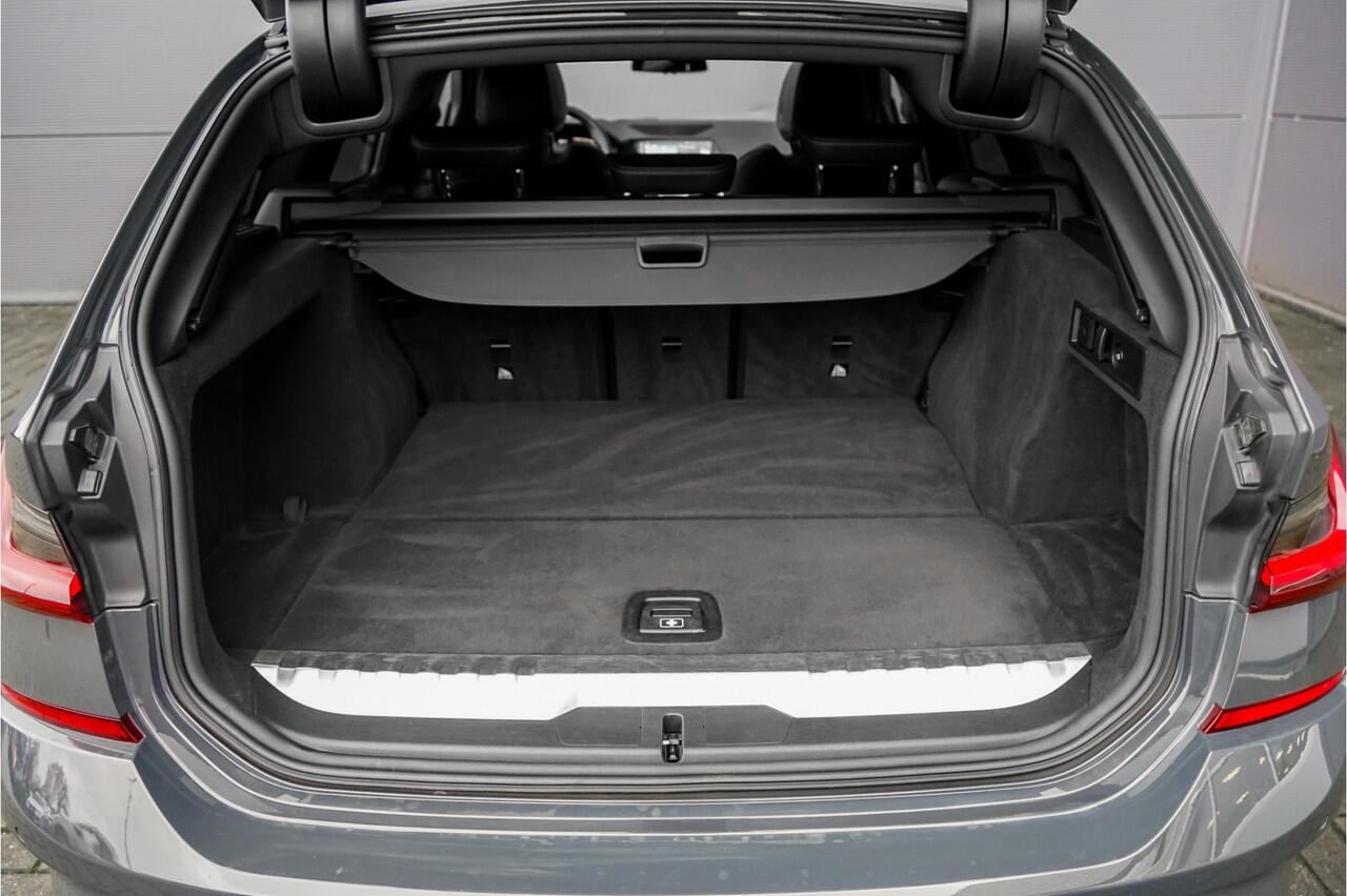 BMW 3-SERIE Touring 320e M-Sport Dravitgrau Pano Leder Trekhaak 19"