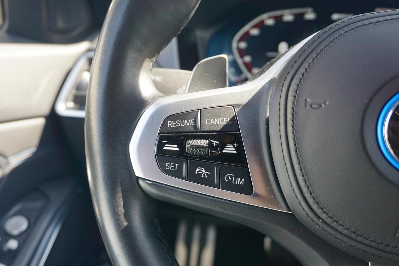 BMW 3-SERIE Touring 330e M Sportpakket 19'' / Laserlight / Head-Up Display / Koplampen Shadow Line