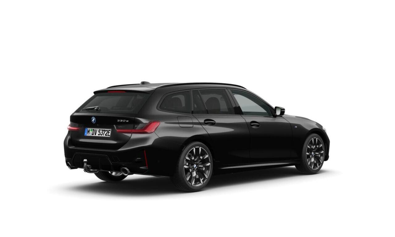BMW 3-SERIE Touring 330e | 19 Inch | M-Sportpakket | Innovation Pack | Comfort Pack | Panoramadak | Trekhaak