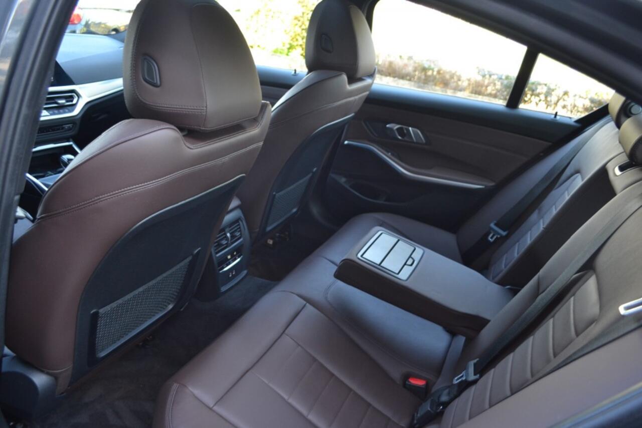 BMW 3-SERIE 320e M-Sport / Pano / Keyless