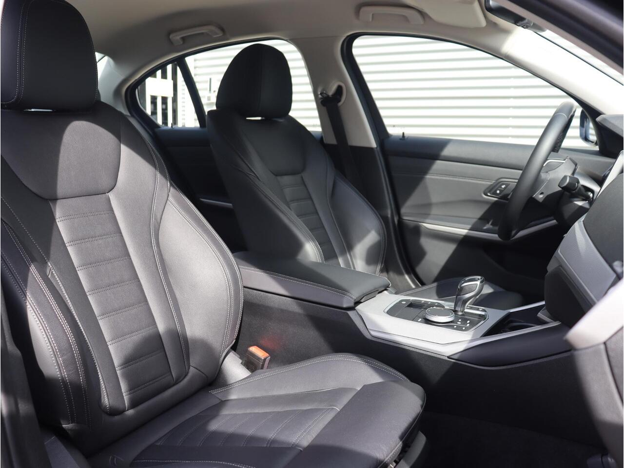 BMW 3-SERIE Sedan 330e | High Executive | HiFi | Led | Apple Carplay | Verwarmde Voorstoelen