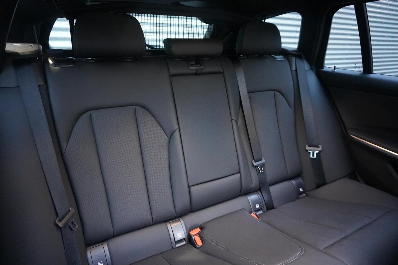 BMW 3-SERIE Touring 330e Xdrive M Sportpakket | Trekhaak met elektrisch wegklapbare kogel | Glazen panoramadak | HIFI System Harman Kardon | Comfort Access