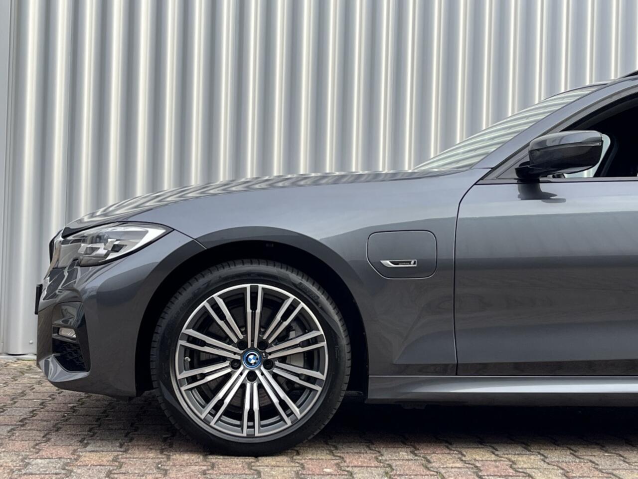 BMW 3-SERIE Touring 330e xDrive M-Sport Pakket | Stoel- & Stuurverw. | Apple CarPlay