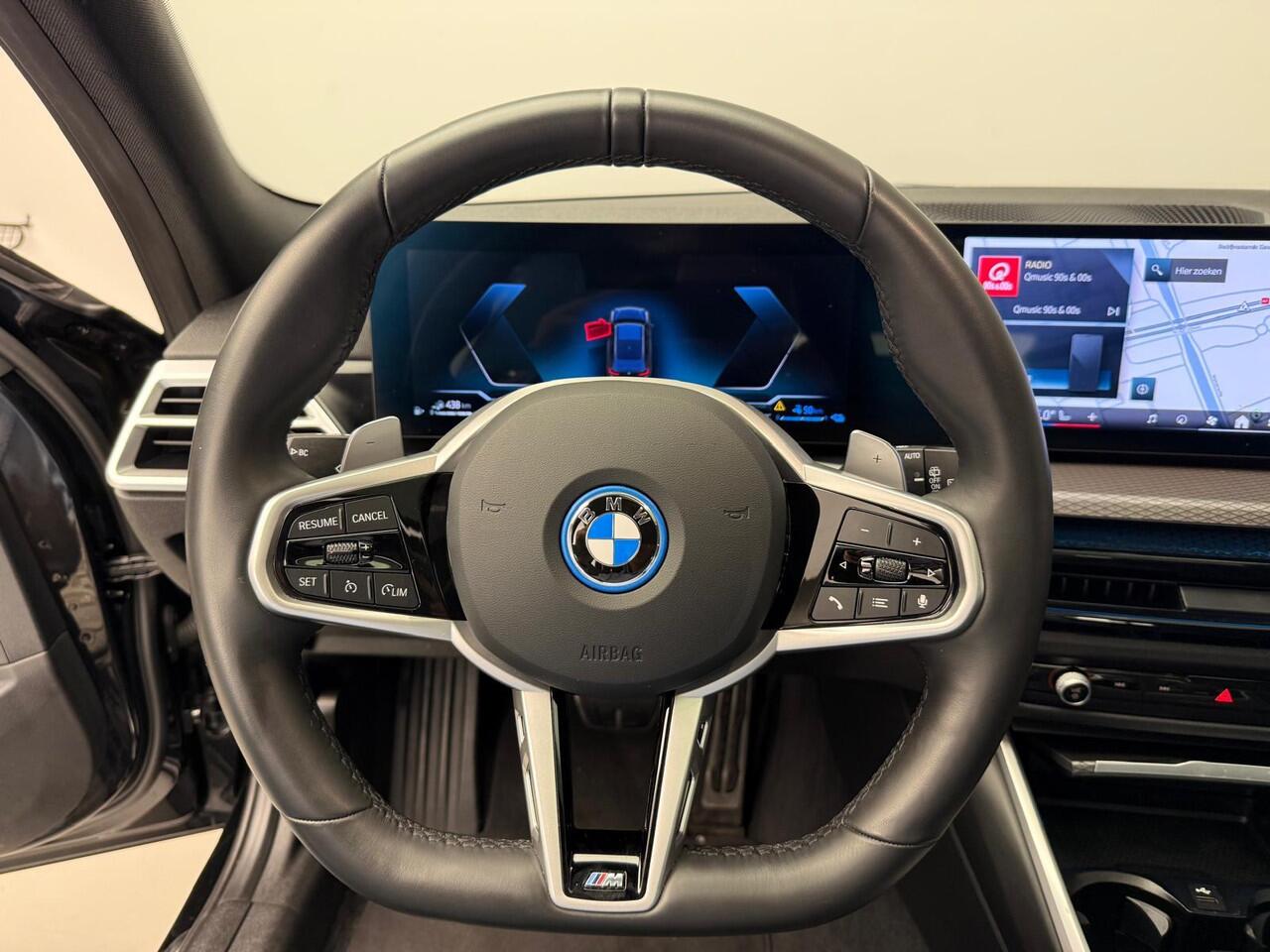 BMW 3-SERIE Touring 330e xDrive | M-Sportpakket | LED | Leder | Navigatie | Schuifdak | Trekhaak | Stoelverwarming | DAB | Alu 19 inch