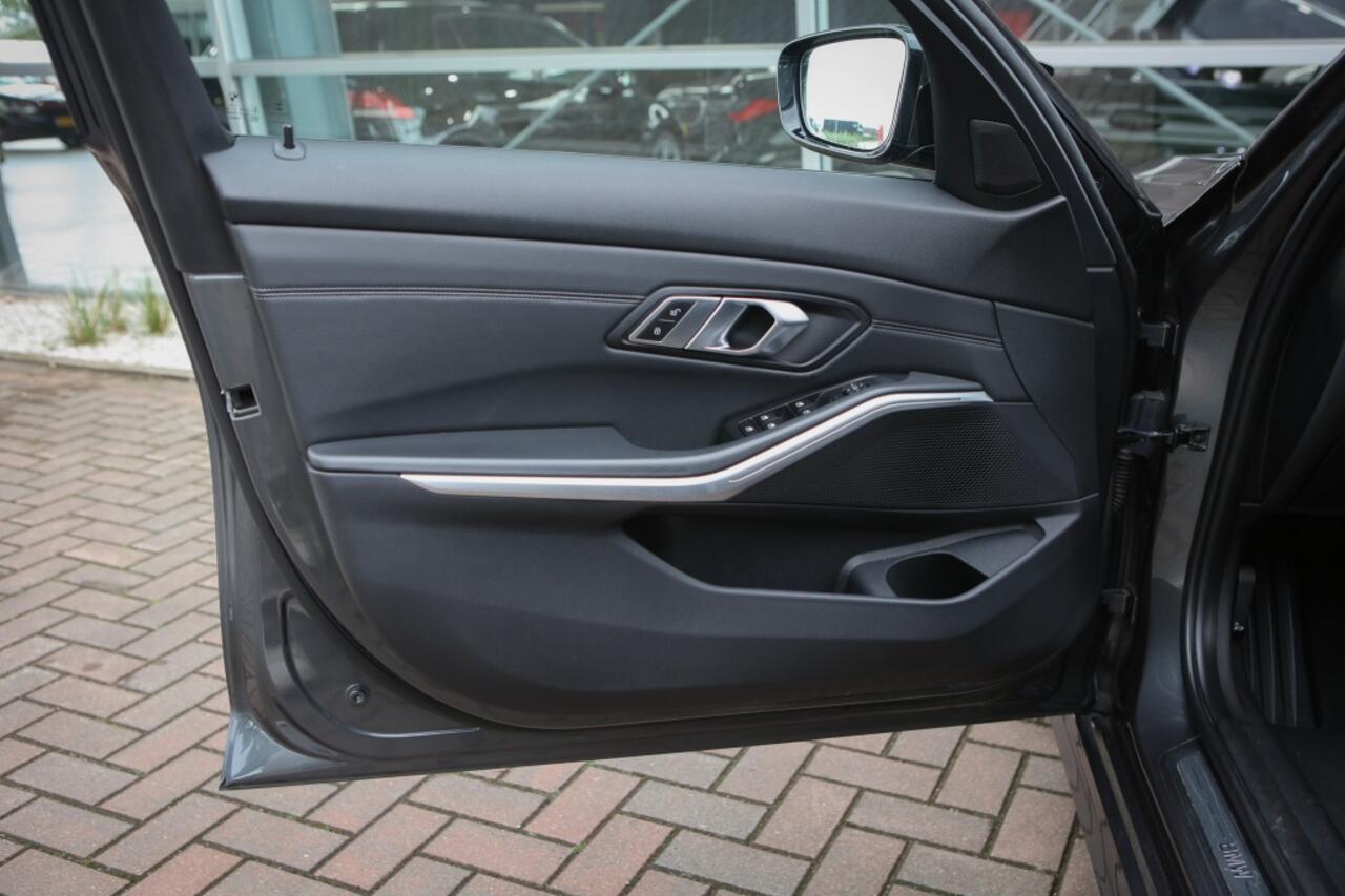 BMW 3-SERIE 320i High Executive