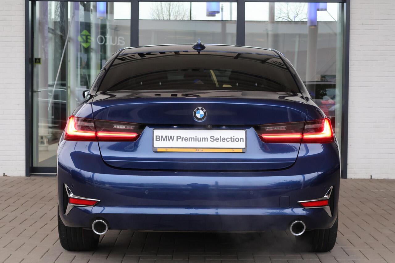 BMW 3-SERIE 320i High Executive | Luxury Line | Voorstoelen Verwarmd | Apple Carplay
