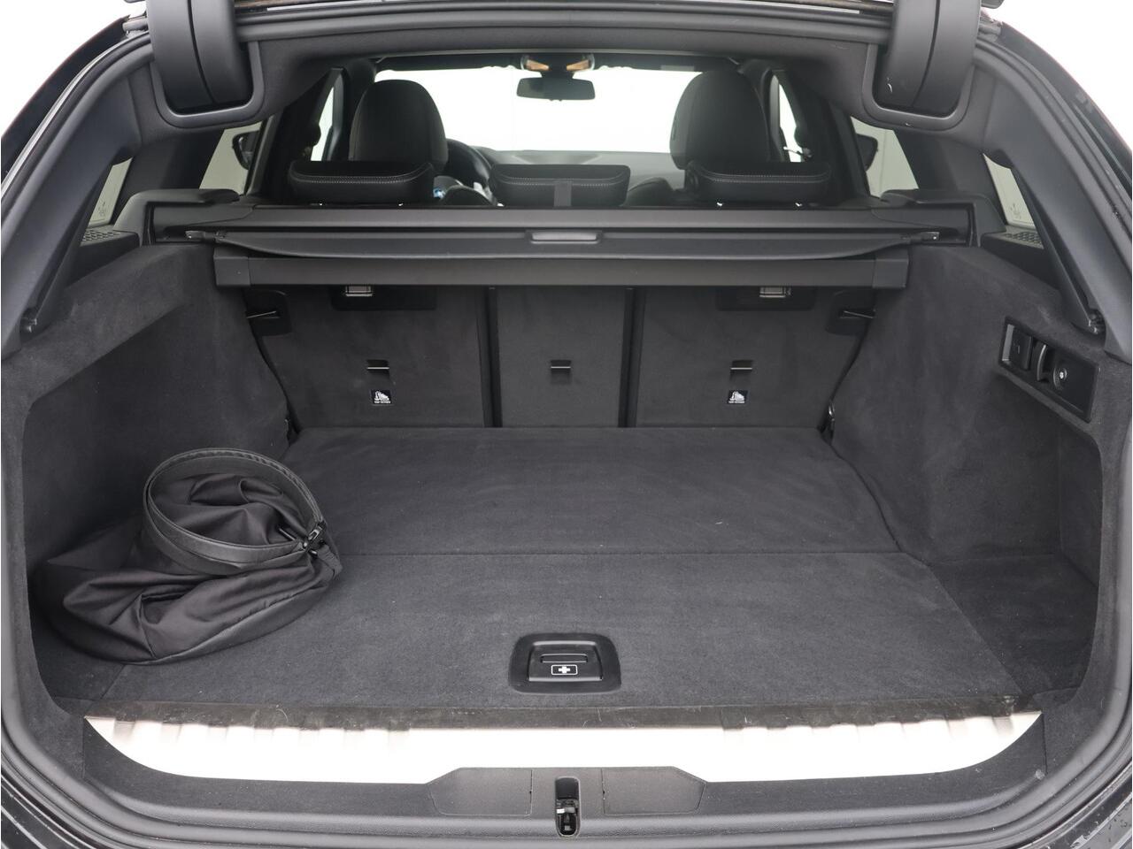 BMW 3-SERIE Touring 320e Business Edition Plus / M-Sportpakket / Trekhaak / Head Up Display / Active Cruise Control / HIFI /