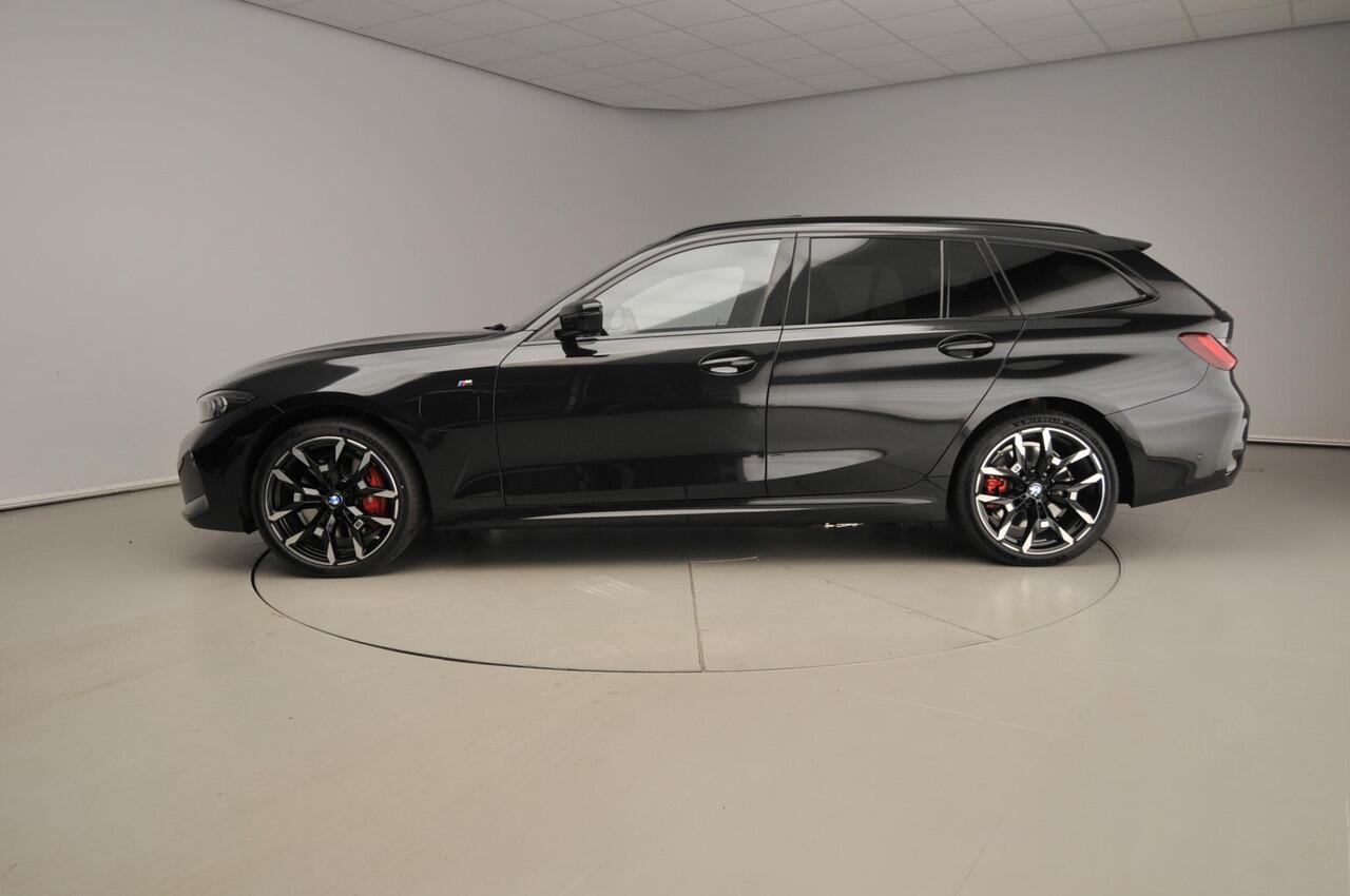 BMW 3-SERIE Touring 330e M-Sportpakket / Panoramadak / Trekhaak / Electrisch verstelbare stoelen / Harman-Kardon / Alu wielen 19 inch