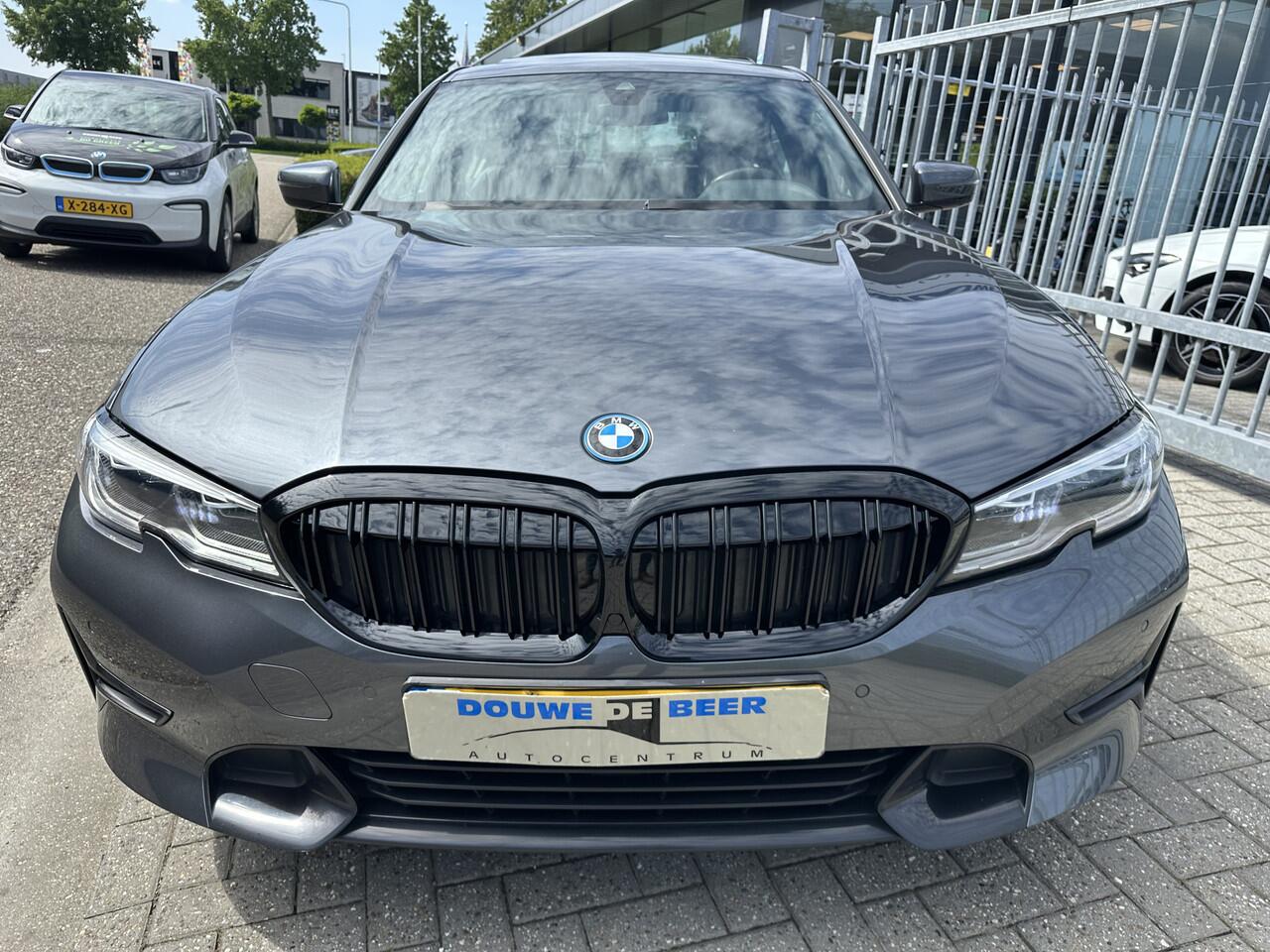 BMW 3-SERIE 330e Sportline 330 Schuifdak|Laser-LED |Leer|Stoelverw|HiFi