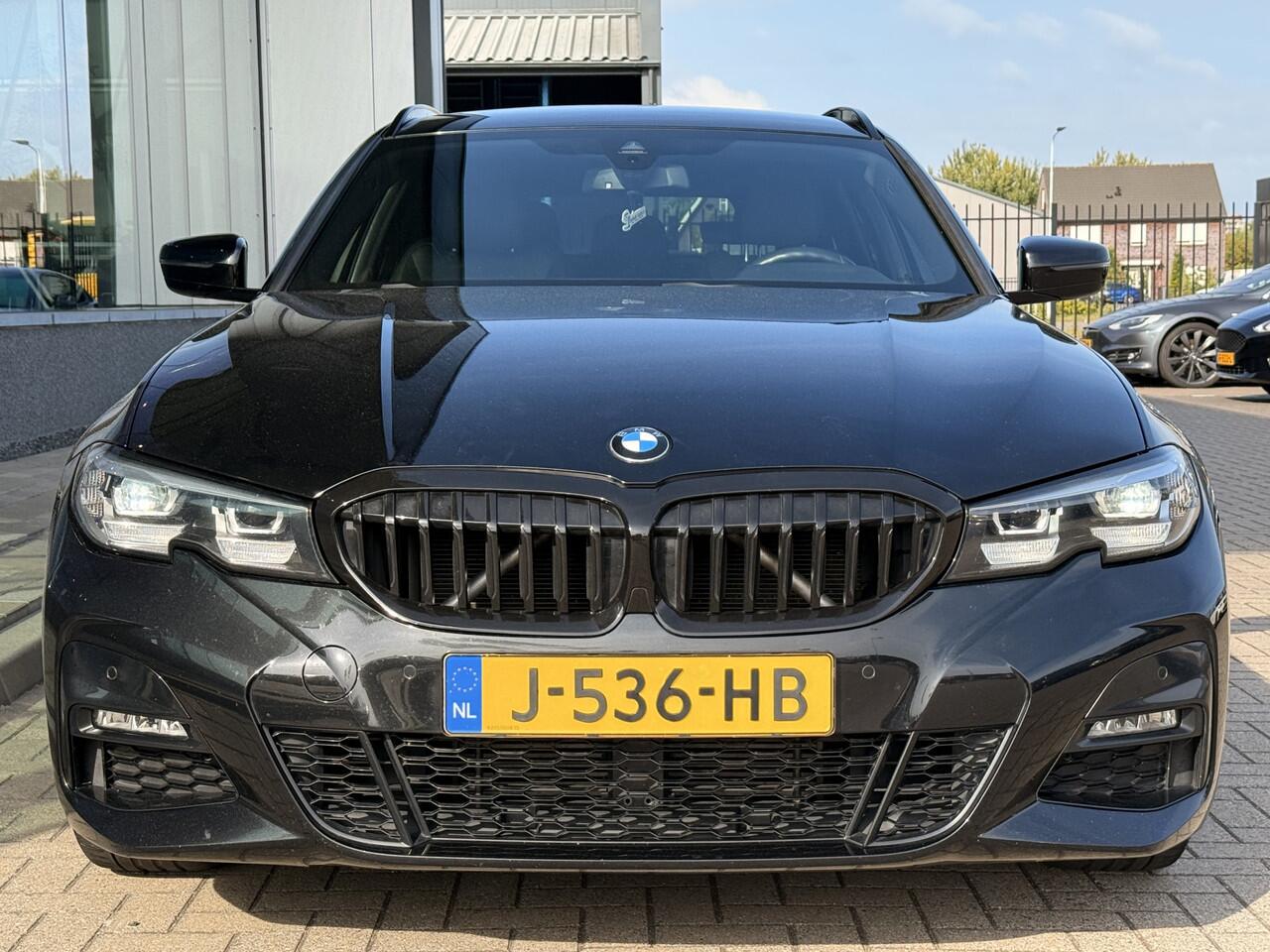 BMW 3-SERIE Touring 318i Executive Edition M-Sport | H/K | Trekhaak