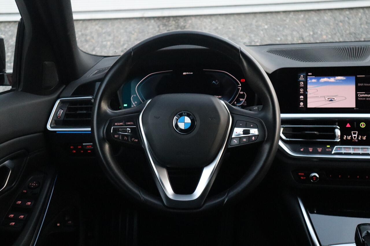 BMW 3-SERIE Touring 330e Sport Line / SOH 95% / Hifi / Camera / Sportstoelen /