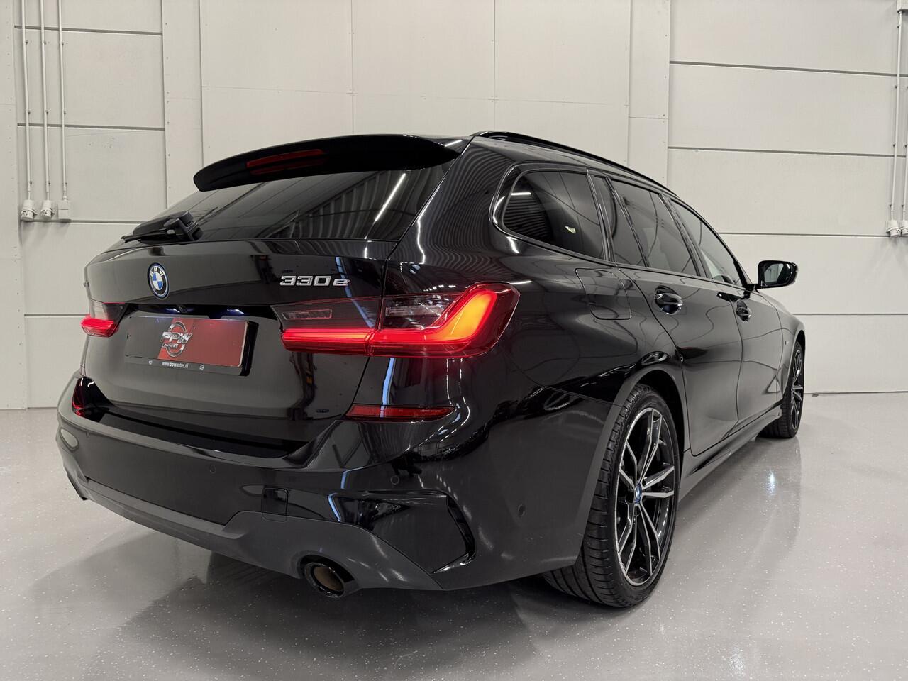 BMW 3-SERIE Touring 330e xDrive M-Sport PANO/LASER/360CAMERA/ADAPTIVE M-ONDERSTEL/ACC/LEER-ALCANTARA/19"BREEDSET/KEYLESS/SHADOW-LINE/NET OH BEURT GEHAD BIJ BMW DEALER