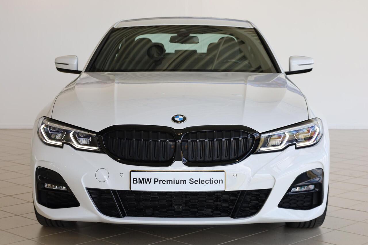 BMW 3-SERIE Sedan 320e High Executive | M Sportpakket | 19 inch | Laserlight
