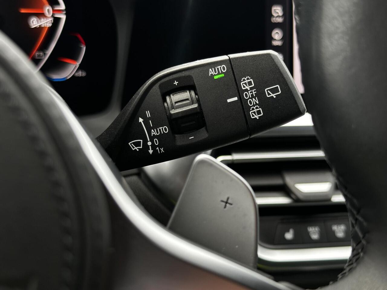 BMW 3-SERIE Touring 320i Corporate Executive | M-Sport onderstel | Sporstoelen | Trekhaak |