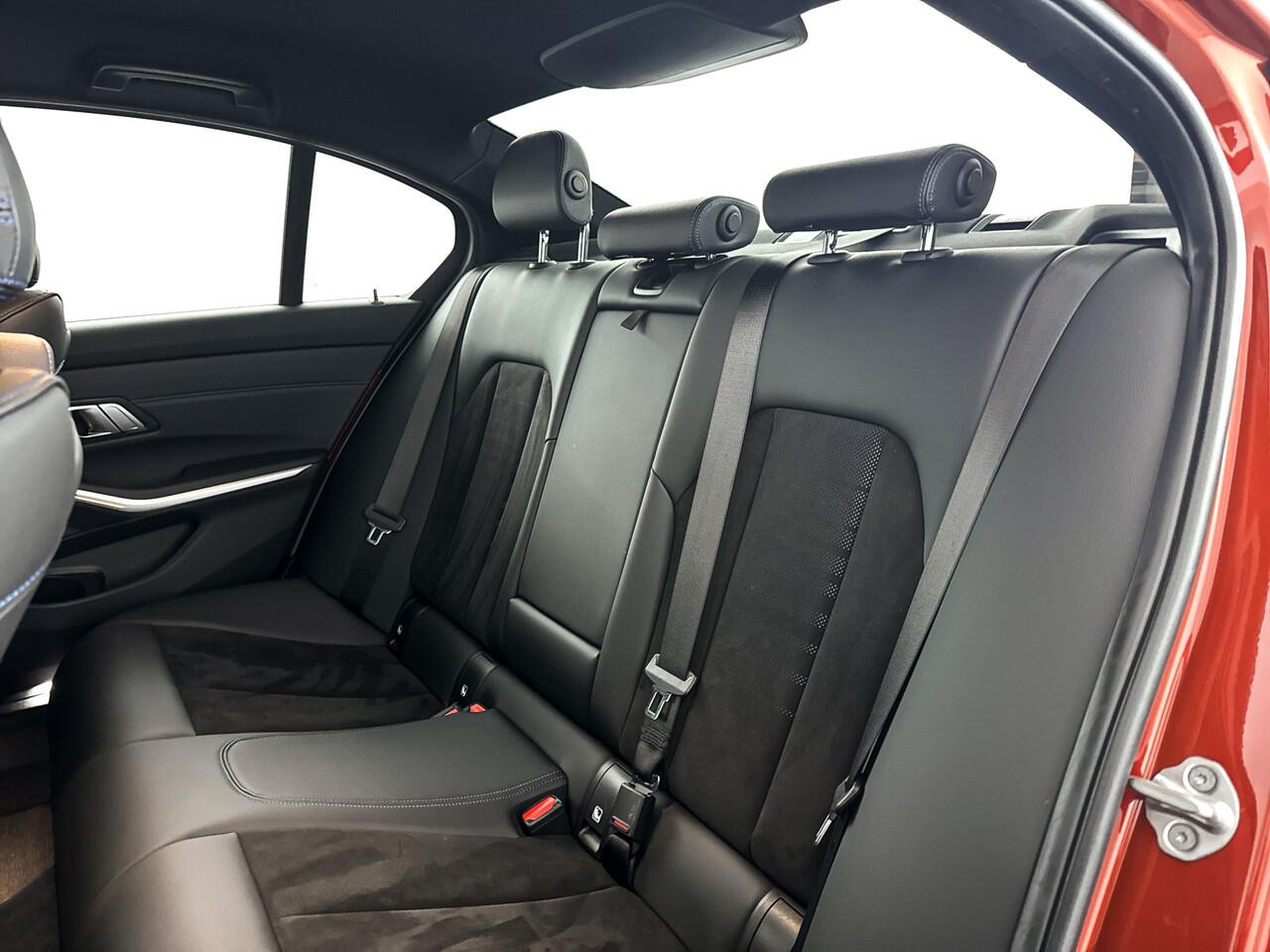 BMW 3-SERIE 318i Business Edition Plus | Parkeercamera | Stoelverwarming | Navigatie