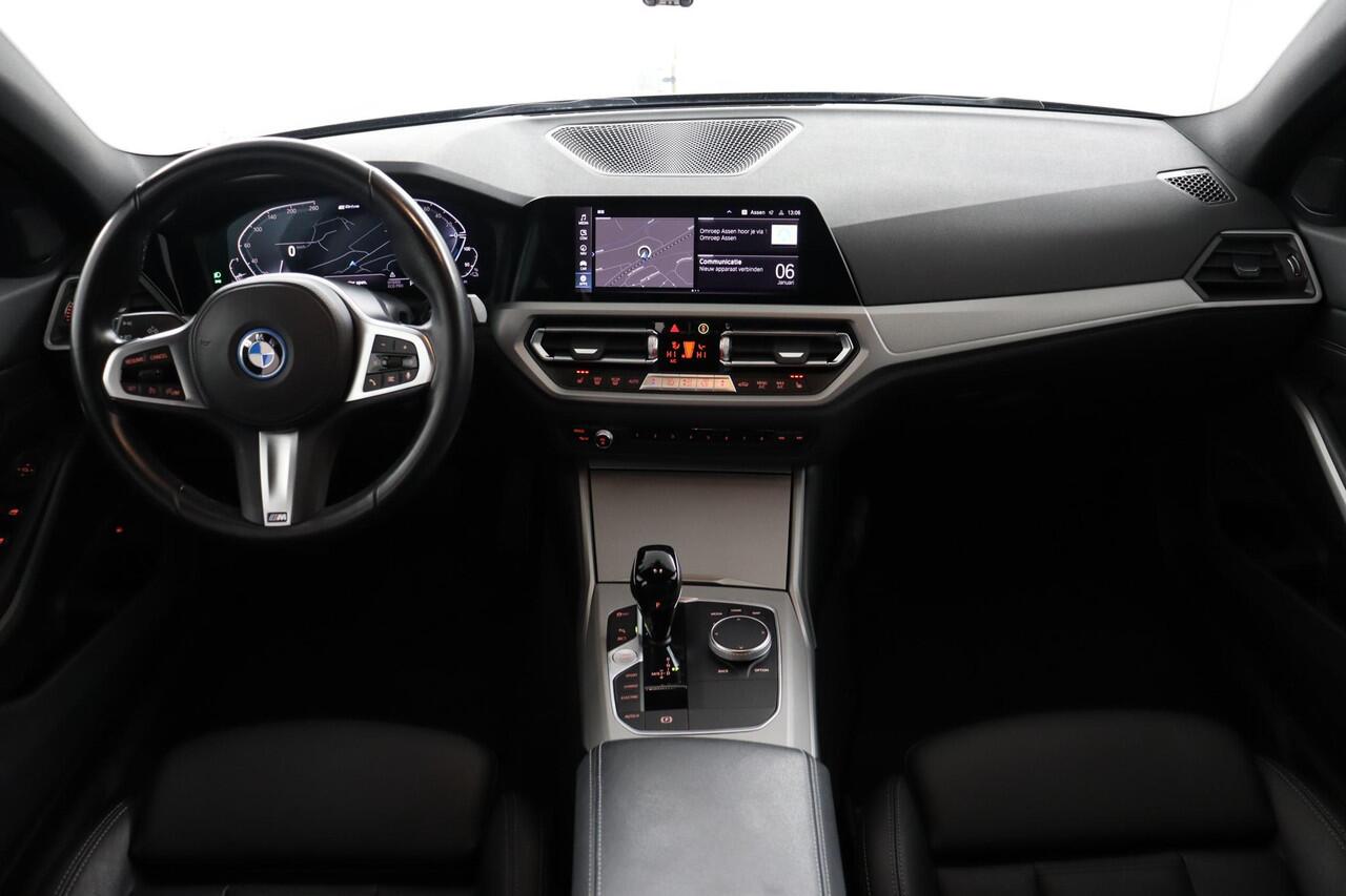 BMW 3-SERIE 320e Business Edition Plus | M Sportstuur | M Shadow Line | M Hemelbekleding Anthrazit | Stoelverwarming | Camera | HiFi Systeem | Leder