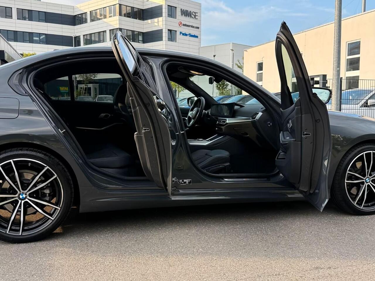 BMW 3-SERIE 320d xDrive M-SPORT ** LED, NAVI+, HALF-LEDER, HuD, ACC, 19-inch LMV, DRAVIT GRAU ** 1e EIG - UNFALLFREI - BMW GAR ** ** INFORMEER OOK NAAR ONZE AANTREKKELIJKE FINANCIAL-LEASE TARIEVEN **