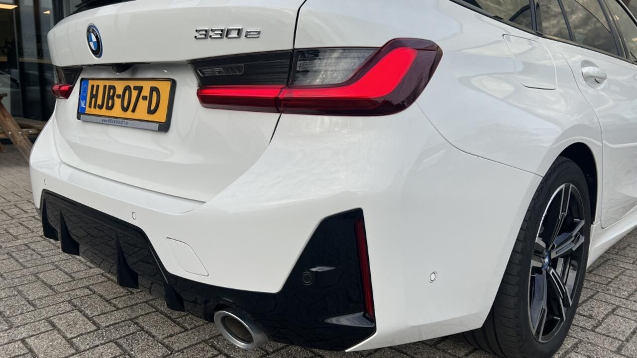 BMW 3-SERIE Touring 330e M-Sport | Navi | Camera | Stoel-Stuurverwarming