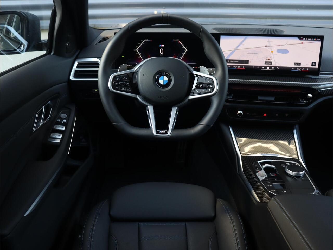 BMW 3-SERIE Touring 320i | M Sportpakket Pro | Panodak | Trekhaak | Head-Up | Driving Assistant Prof. | Harman Kardon | Comfort Access | Verwarmd Stuurwiel | 19'' LMV