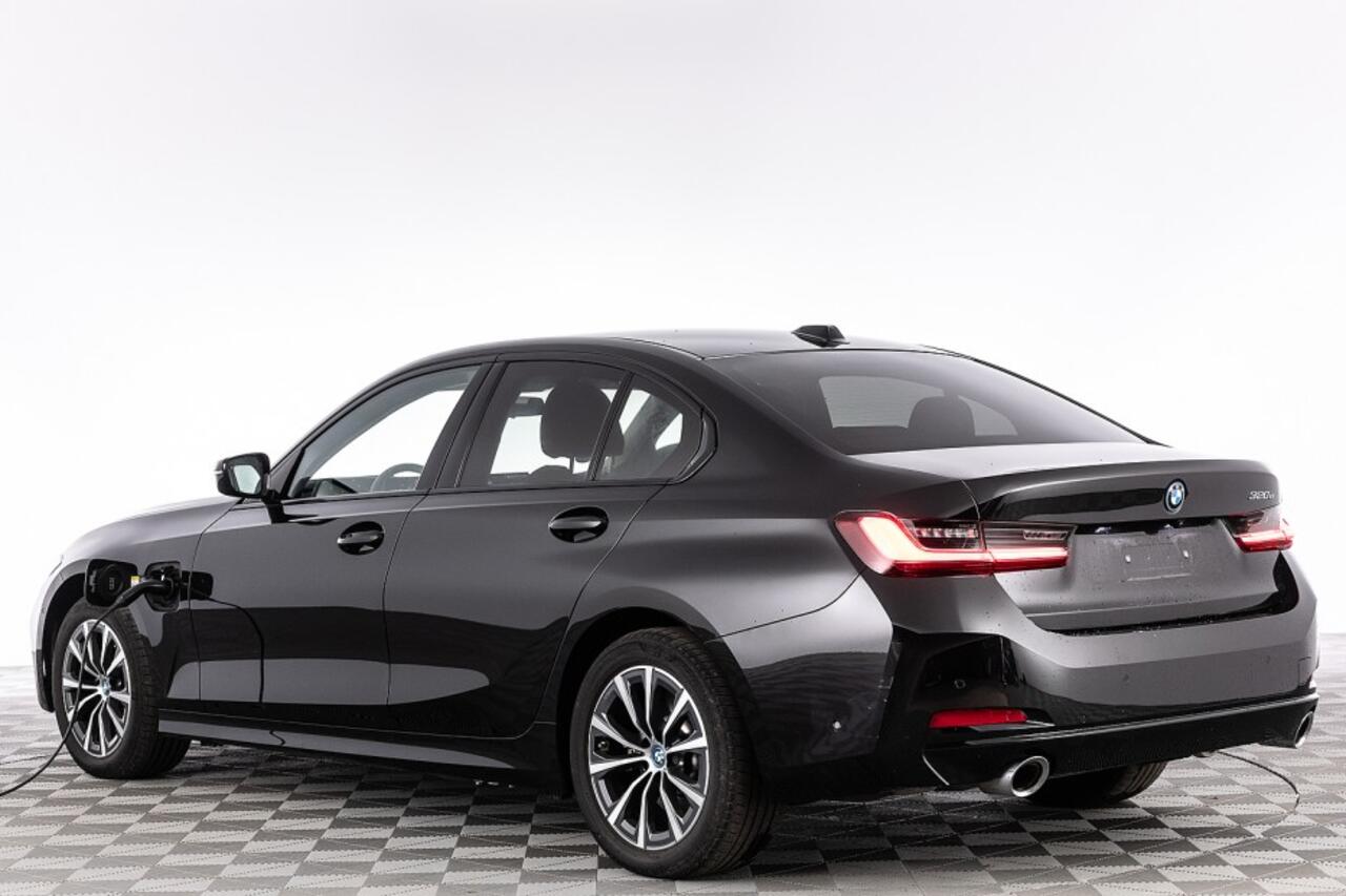 BMW 3-SERIE 320 e Business | Half LEDER | Full LED | NAVI | Trekhaak | PHEV Plug-in Hybrid