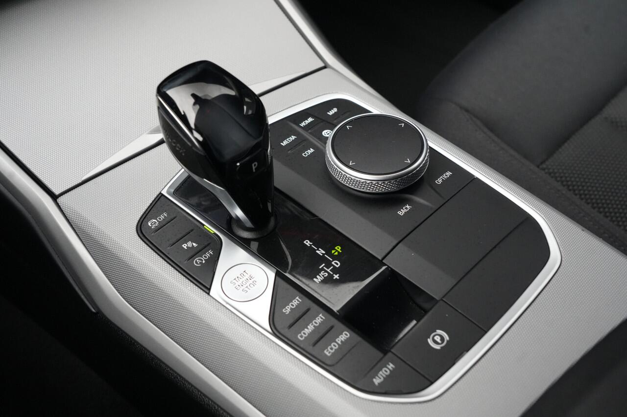 BMW 3-SERIE Touring 318i M Sportline Executive 157pk Navigatie/Stoelverwarming/PDC