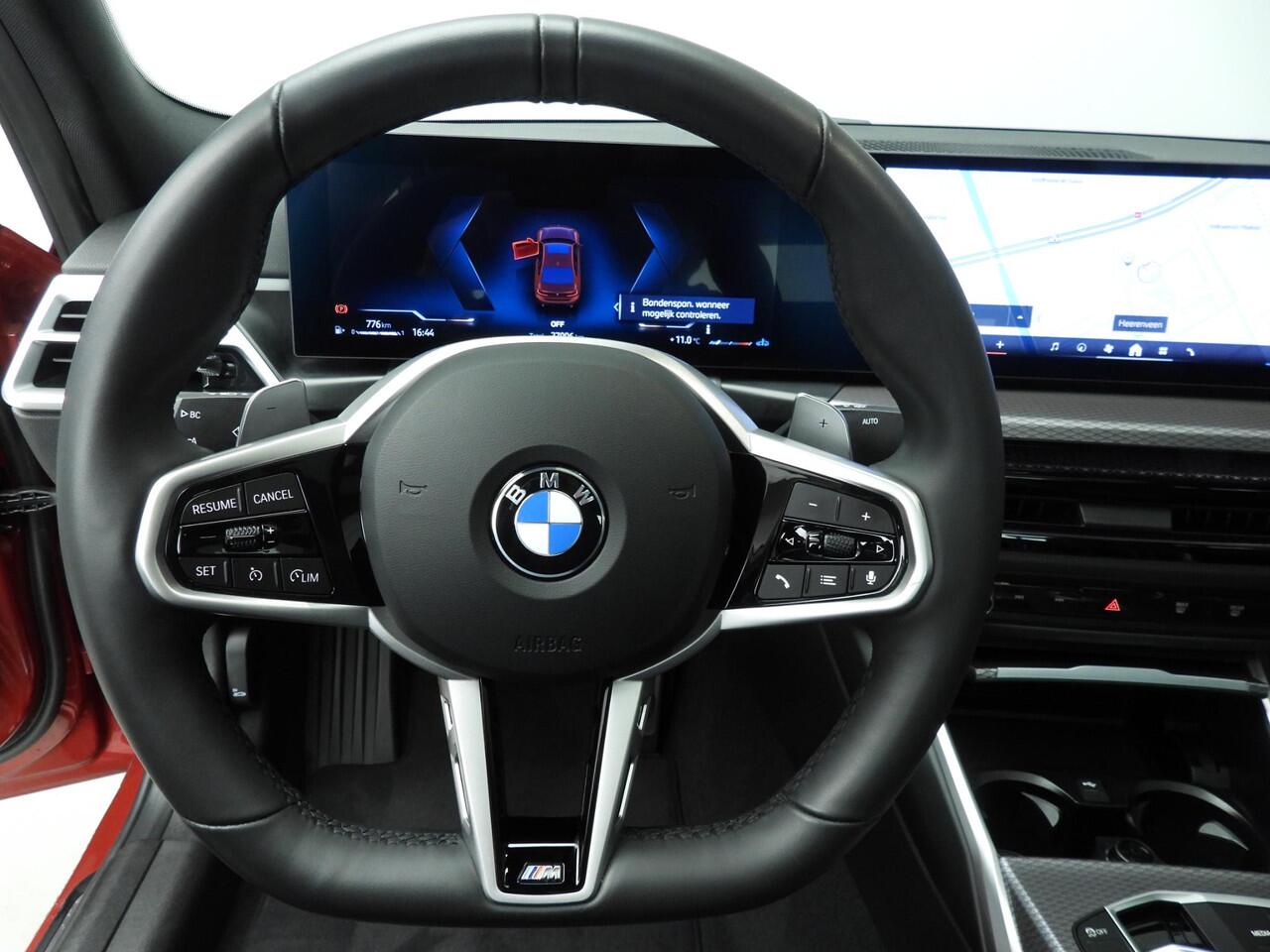 BMW 3-SERIE Sedan 320i | M-Sportpakket | LED | Leder | Navigatie | Schuifdak | Stoelverwarming | Sportstoelen | DAB | Alu 19 inch