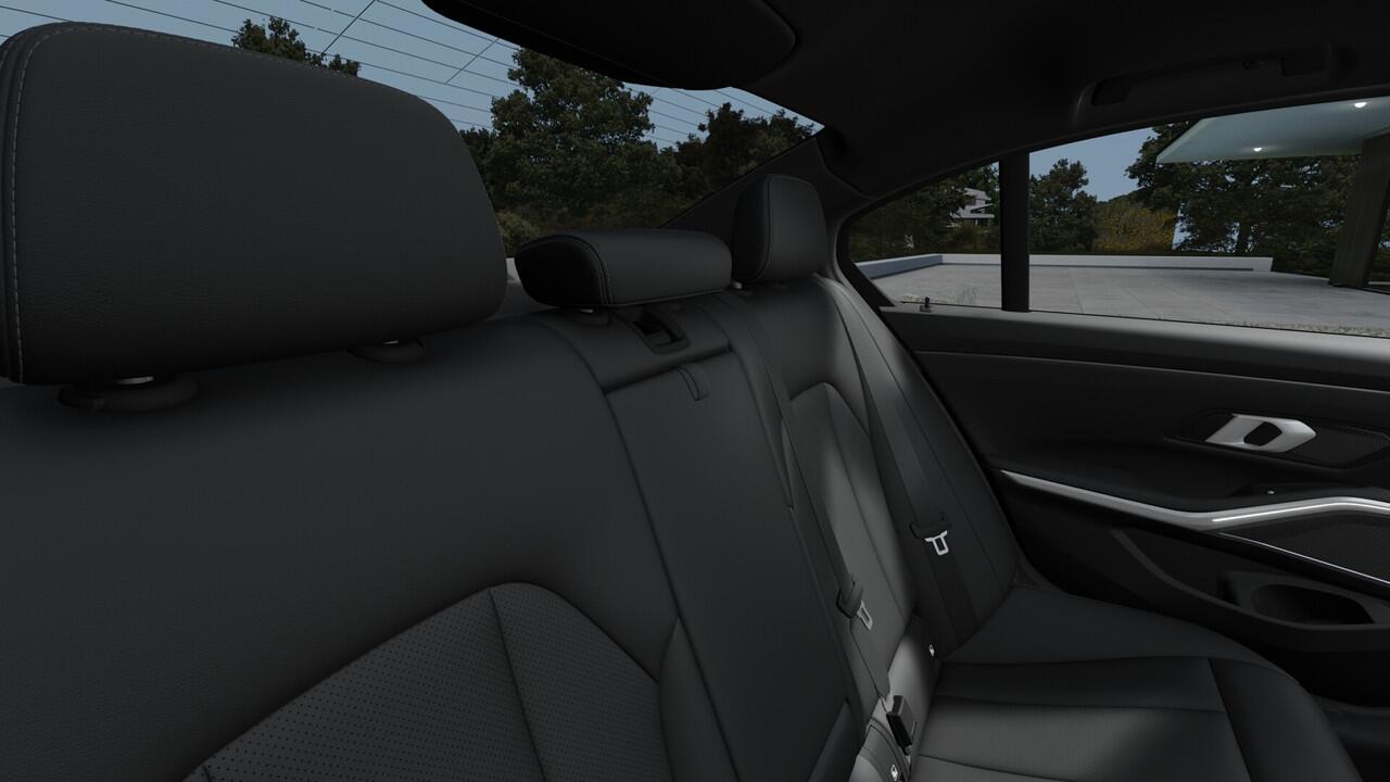 BMW 3-SERIE 330e M Sport Automaat / Schuif-kanteldak / Trekhaak / Sportstoelen / Achteruitrijcamera / Comfort Access / Parking Assistant / Stoelverwarming